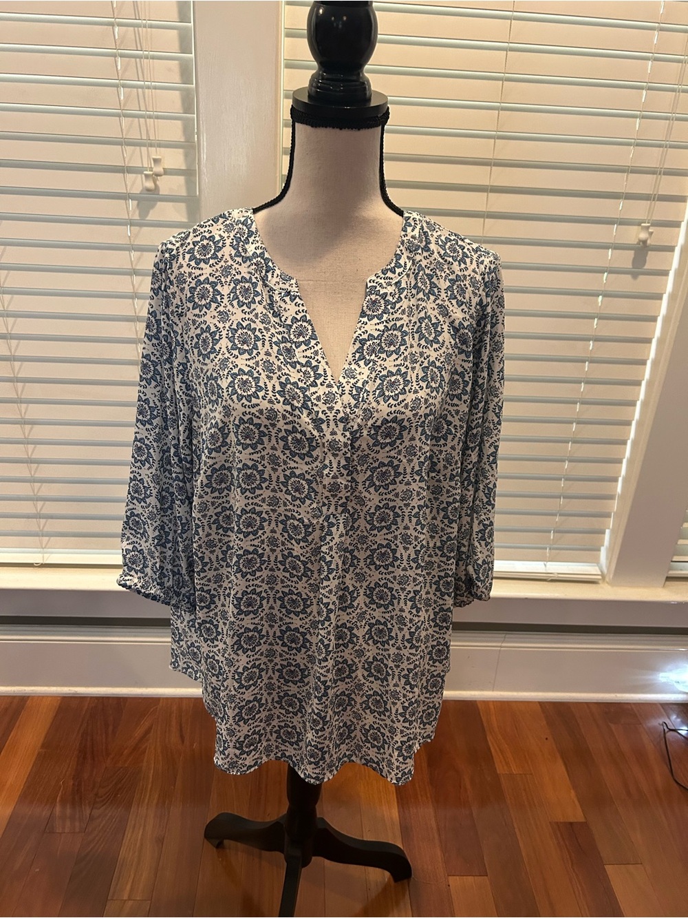Tahari Blue and White Floral Split-Front Tunic size 1X